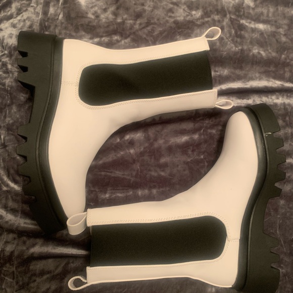 Black X White chunky heel booties - Picture 3 of 6